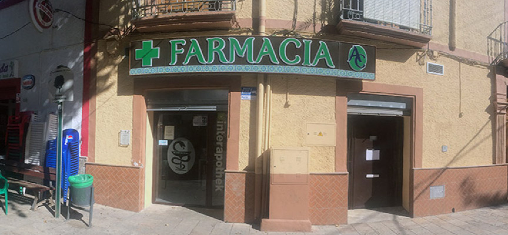Farmacia Terque: la curiosa historia del paciente inglés