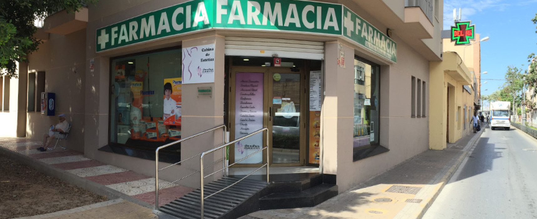 Farmacia 200 viviendas, de Roquetas de Mar a Internet
