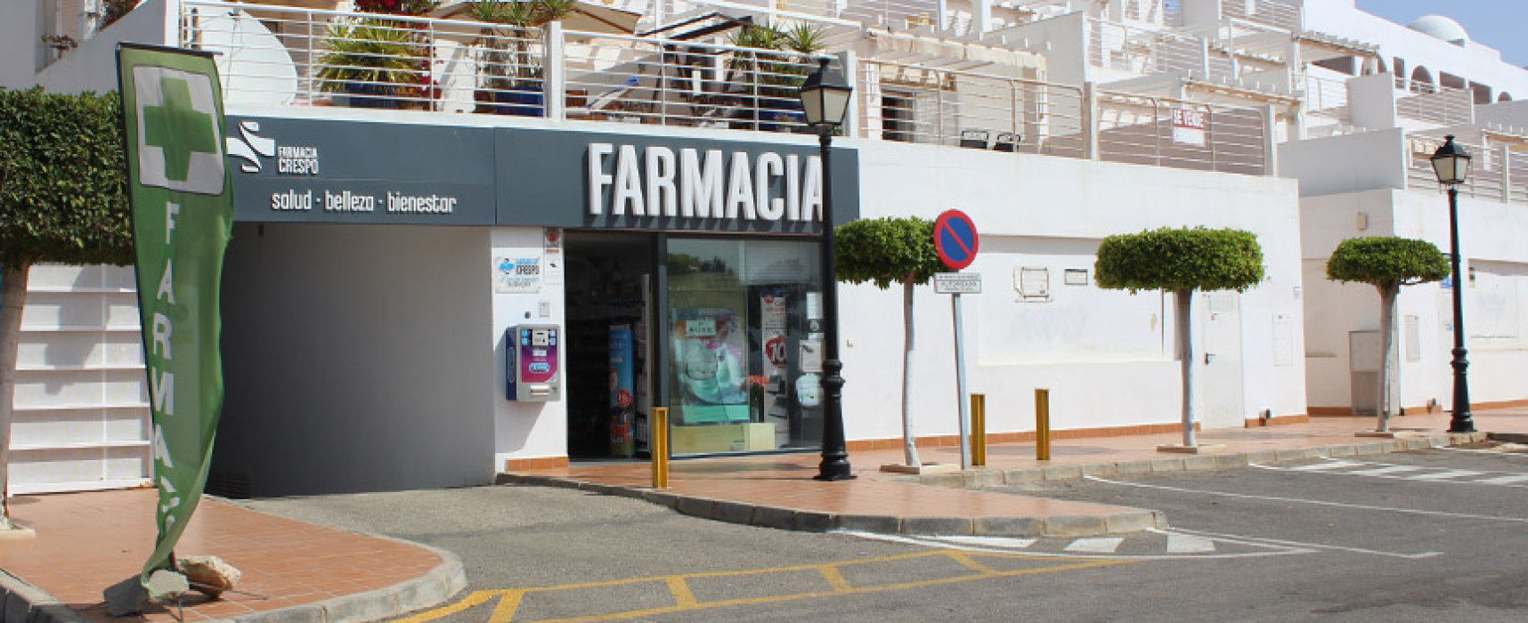 Farmacia Crespo: una botica con vistas al mar