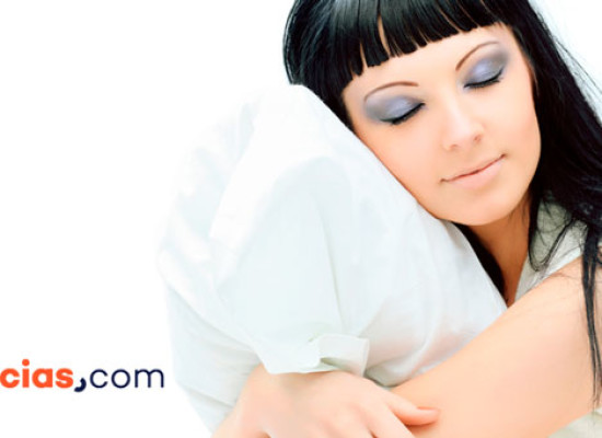 Dormir con maquillaje… ¿envejece la piel?