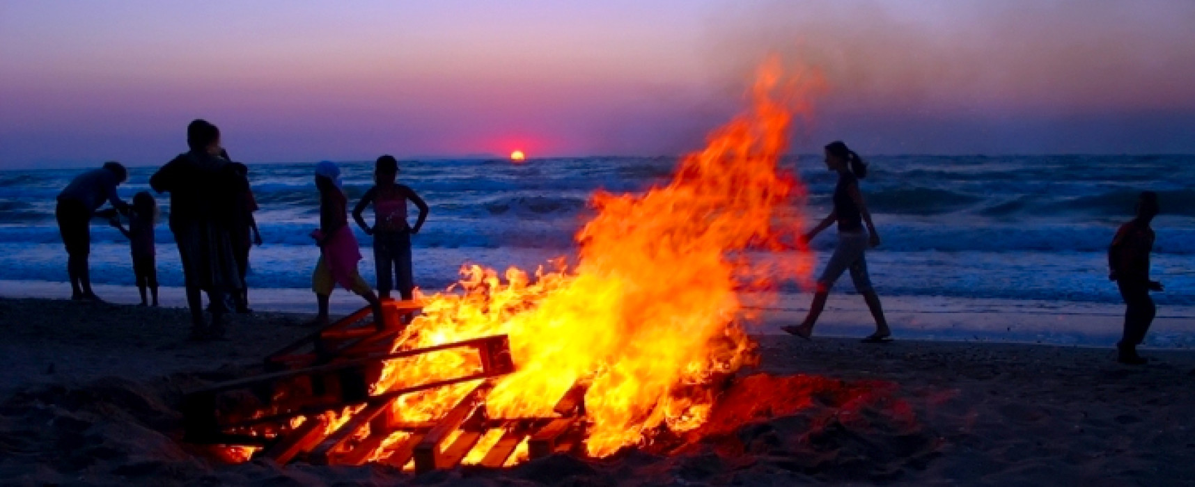 Fuego y Drogas en la Noche de San Juan